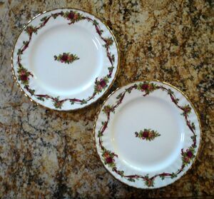 Royal Albert Old Country Roses Holiday Ribbons 2 Salad Dessert Plates 8" England